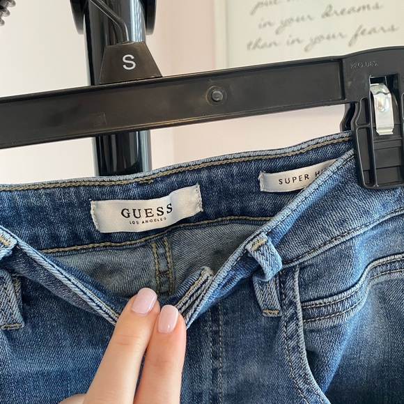 Super high rise Guess jeans - Picture 2 of 3